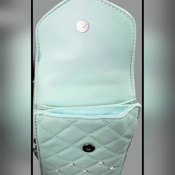 Badgley Mischka Green Quilted Crossbody Cellphone Bag with Chain Strap - Picture 4 of 8